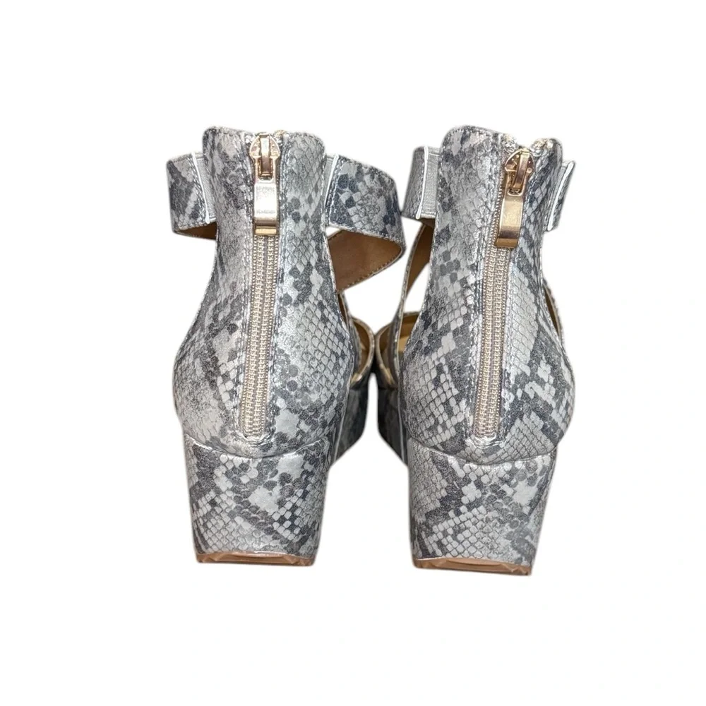 Corkys Fay Taupe Snake Print Wedge Sandals Women’s Size 8 - Picture 2 of 9